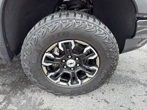 Certified 2024 Chevrolet Silverado 1500 ZR2 w/ Technology Package image 9