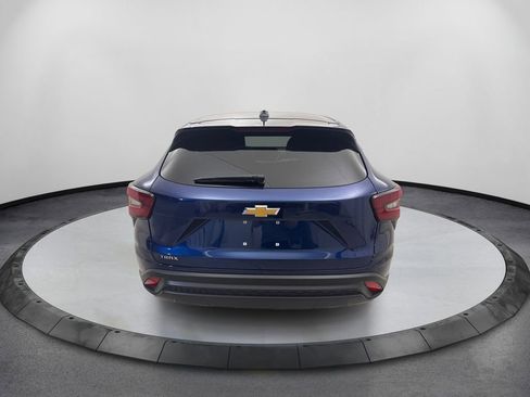 Used 2024 Chevrolet Trax LS w/ LS Convenience Package FWD image 6
