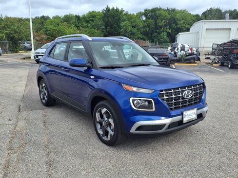 Used 2024 Hyundai Venue Limited FWD image 20