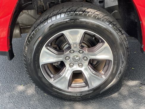 Used 2019 RAM 1500 Laramie AWD/4WD image 9