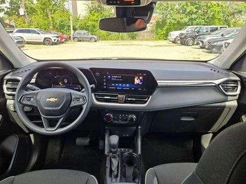 Used 2025 Chevrolet TrailBlazer LT AWD/4WD image 21