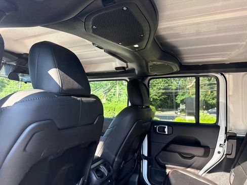 Used 2024 Jeep Wrangler Unlimited Rubicon w/ Safety Group AWD/4WD image 11