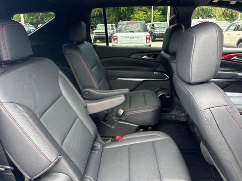 Used 2025 Chevrolet Traverse Z71 w/ Enhanced Driving Package AWD/4WD image 30