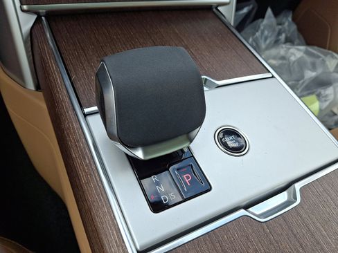 New 2025 Land Rover Range Rover SE image 10