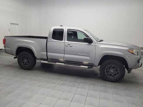 Used 2017 Toyota Tacoma SR5 image 11