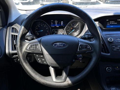 Used 2018 Ford Focus SE FWD image 15