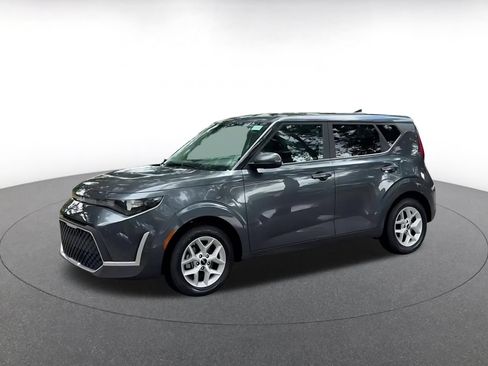 Used 2025 Kia Soul LX w/ LX Technology Package FWD image 8