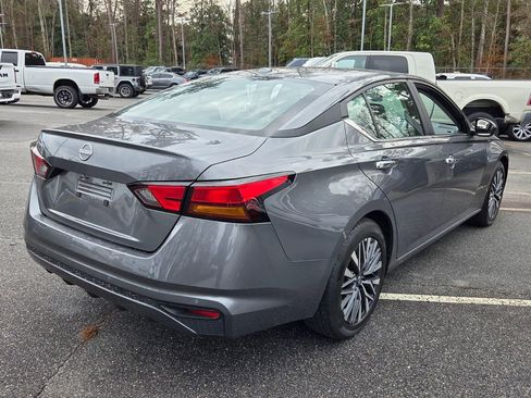 Used 2025 Nissan Altima 2.5 SV image 12