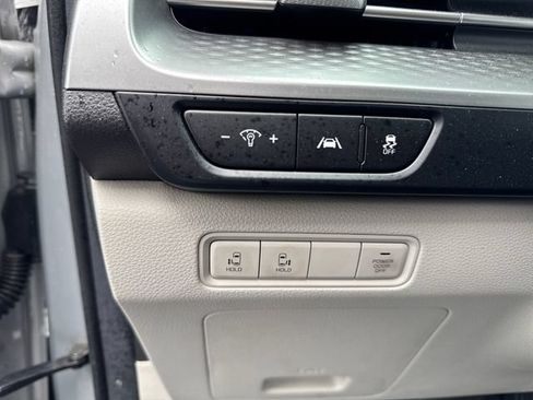 Used 2022 Kia Carnival LX FWD image 31