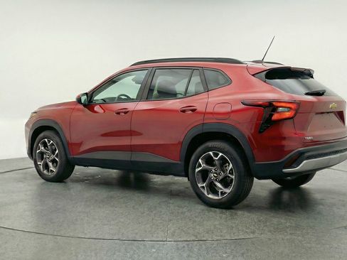 Used 2025 Chevrolet Trax LT w/ LT Convenience Package FWD image 6