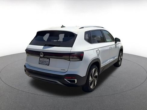 Used 2026 Volkswagen Taos SE AWD/4WD image 14