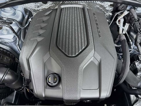 Certified 2026 Porsche Macan AWD/4WD image 32