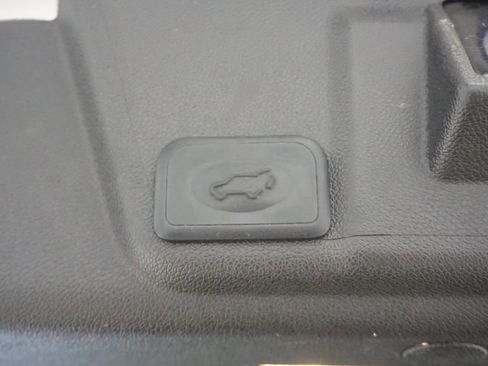 Used 2017 Buick Enclave Leather image 18