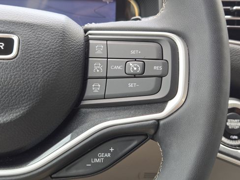 Used 2022 Jeep Wagoneer Series I w/ Convenience Group I AWD/4WD image 32