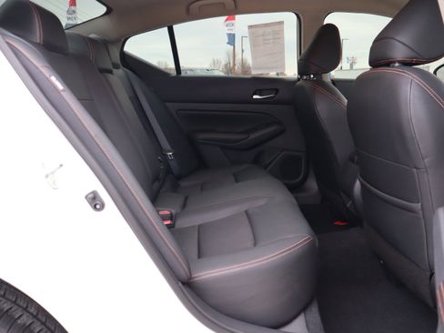 Used 2022 Nissan Altima 2.5 SR image 11