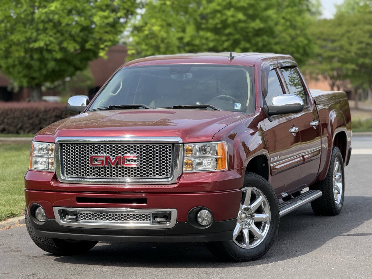Used 2009 GMC Sierra 1500 Denali AWD/4WD image 1