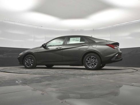 New 2026 Hyundai Elantra Hybrid FWD image 37