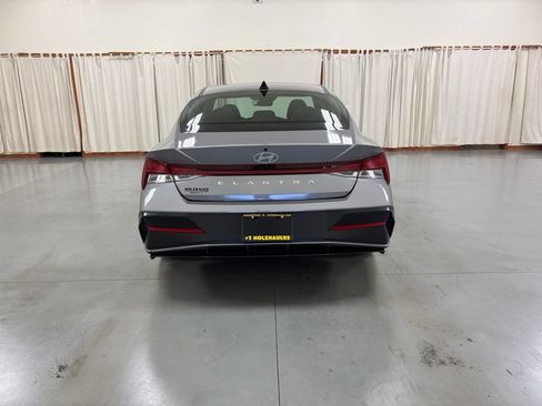 Used 2025 Hyundai Elantra SEL FWD image 7