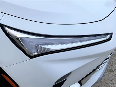 Used 2024 Buick Envista Preferred w/ Advanced Safety Package image 24