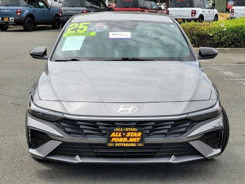 Used 2025 Hyundai Elantra Sport FWD image 2