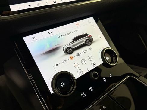 Used 2019 Land Rover Range Rover Velar R-Dynamic SE image 17