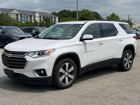 Used 2020 Chevrolet Traverse LT w/ LT Premium Package AWD/4WD image 3