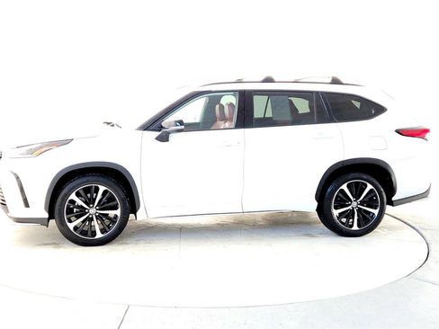 Used 2022 Toyota Highlander XSE image 3