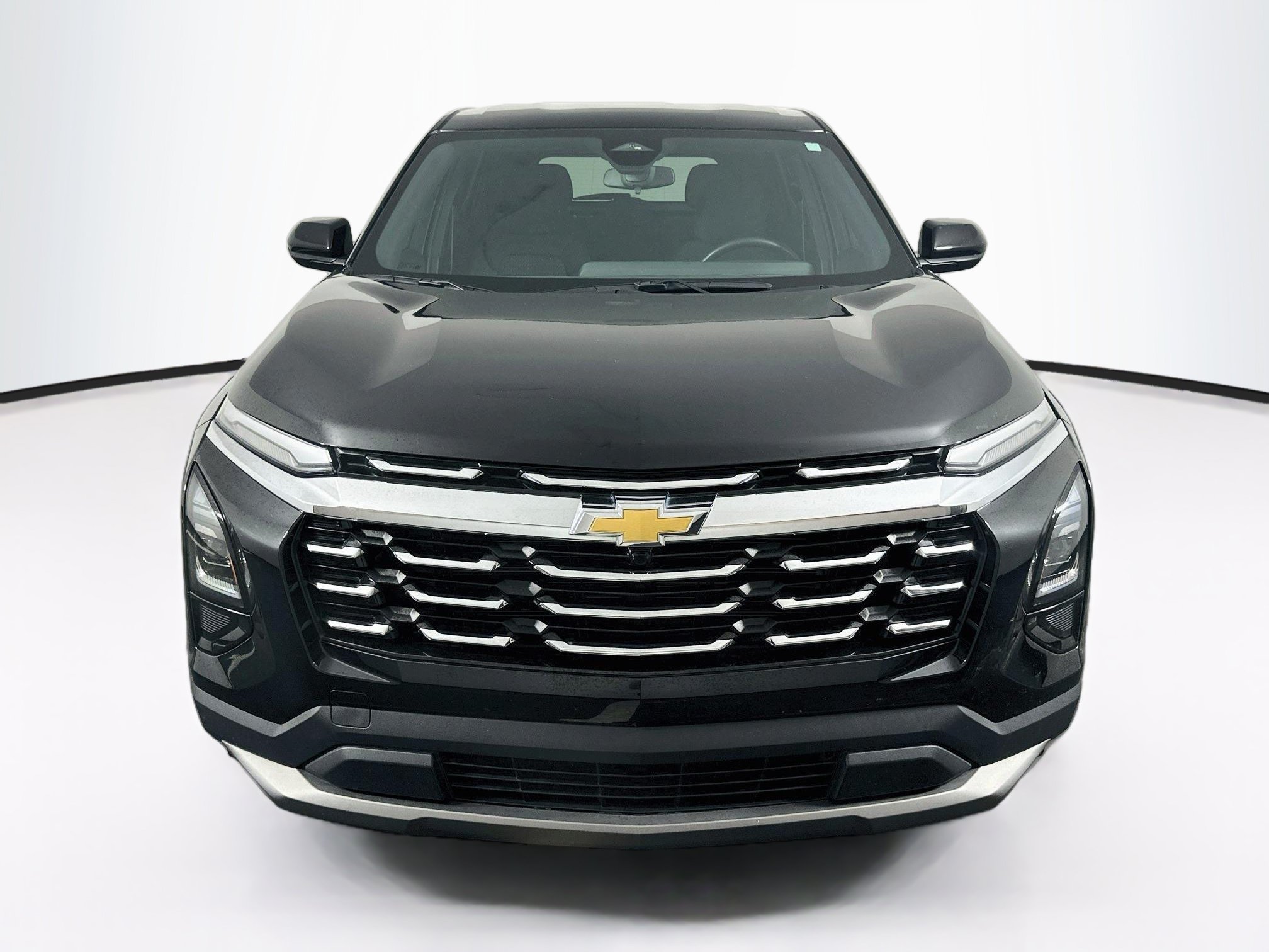 Used 2025 Chevrolet Equinox LT AWD/4WD image 2