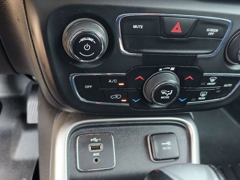 Used 2019 Jeep Compass Latitude image 17