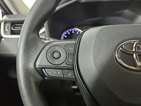 Used 2022 Toyota RAV4 LE AWD/4WD image 16