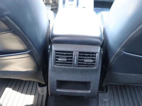 Used 2024 Mitsubishi Outlander AWD image 22