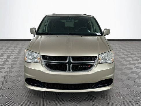Used 2014 Dodge Grand Caravan SXT FWD image 2