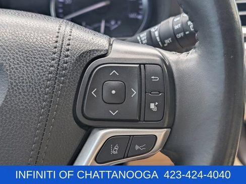 Used 2019 Toyota Highlander XLE AWD/4WD image 26