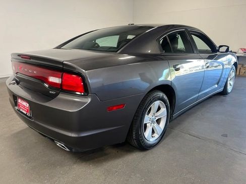 Used 2014 Dodge Charger SXT RWD image 3