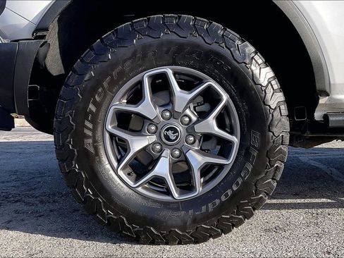 Used 2023 Ford Bronco Badlands image 9