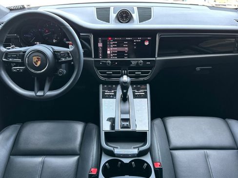 Certified 2023 Porsche Macan AWD/4WD image 6
