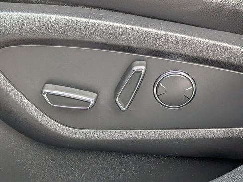 Used 2019 Lincoln Nautilus FWD image 11