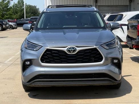 Used 2022 Toyota Highlander XLE FWD image 8