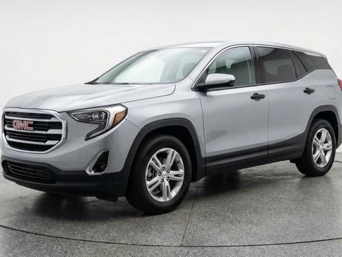 Used 2024 GMC Terrain SLE image 3