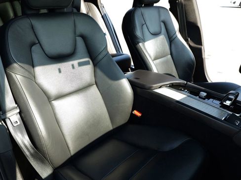 Used 2023 Volvo S90 B6 Plus image 23