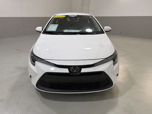 Used 2025 Toyota Corolla LE FWD image 2
