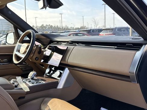 Used 2023 Land Rover Range Rover SE image 18