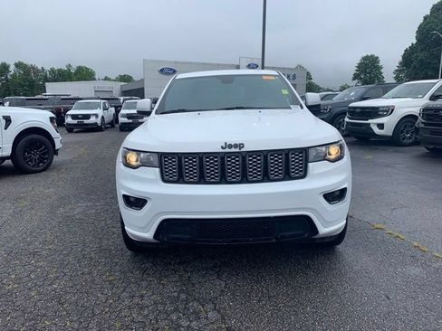 Used 2022 Jeep Grand Cherokee Laredo X AWD/4WD image 3