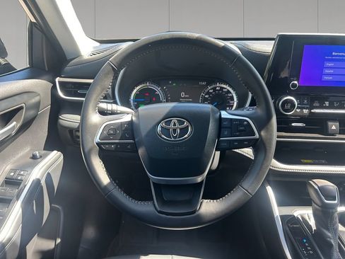 Used 2026 Toyota Highlander XLE w/ Protection Package #3 (TMS) AWD/4WD image 13