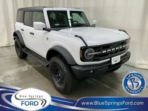 New 2026 Ford Bronco Outer Banks w/ Sasquatch Package AWD/4WD image 1