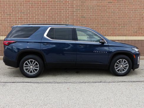 Used 2022 Chevrolet Traverse LT FWD image 11