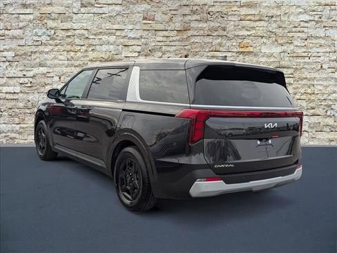 New 2026 Kia Carnival image 3