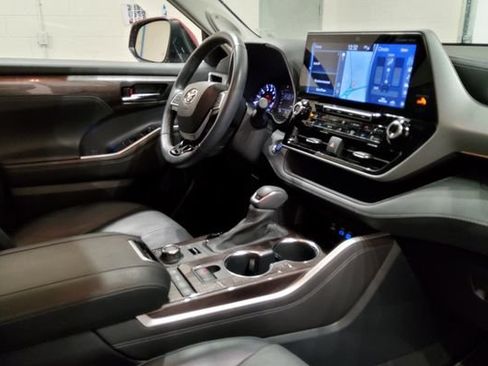 Used 2022 Toyota Highlander Platinum AWD/4WD image 17