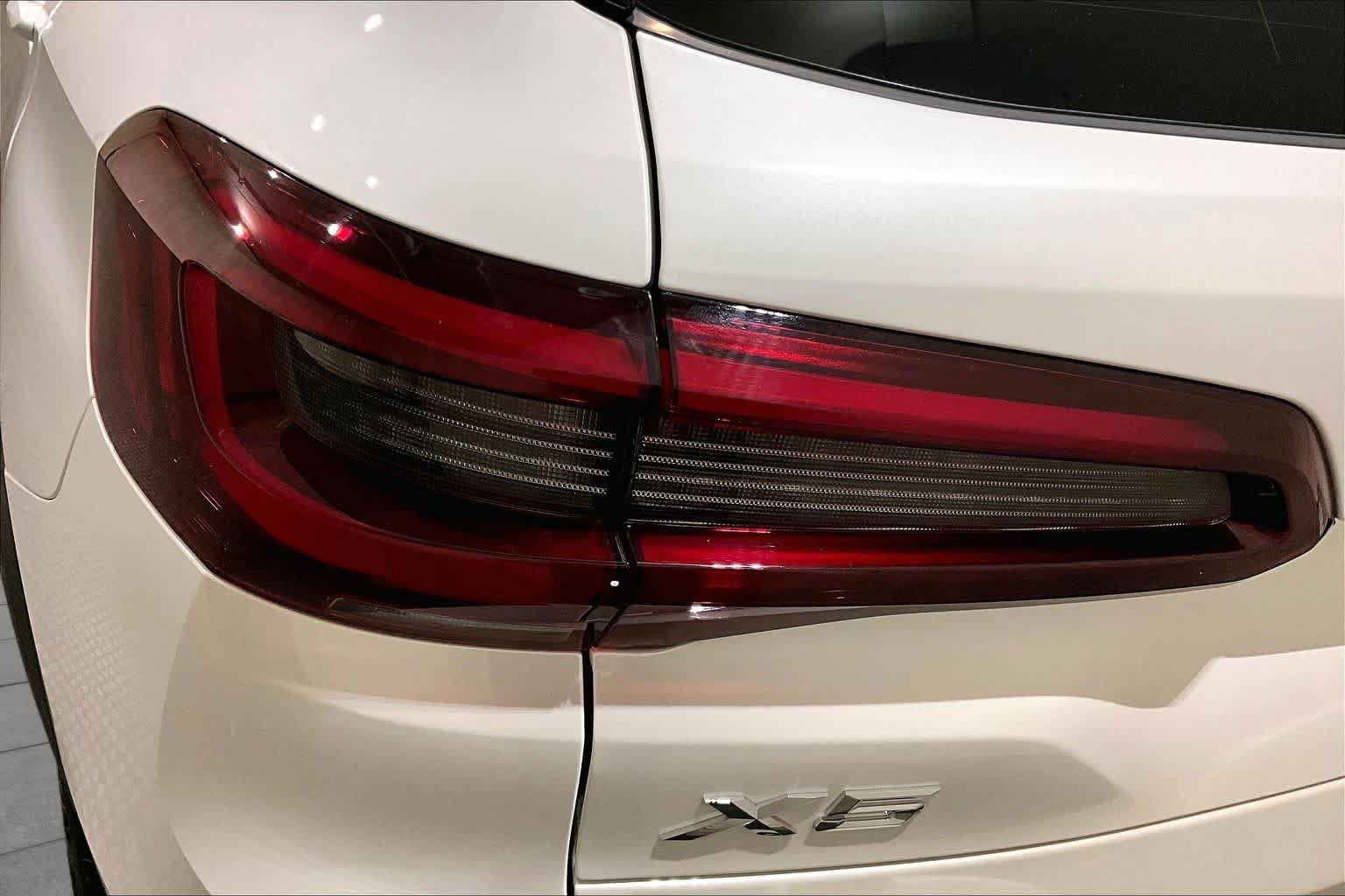 Used 2022 BMW X5 xDrive40i w/ Premium Package AWD/4WD image 27