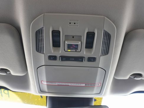 Used 2023 Toyota Highlander XLE image 17